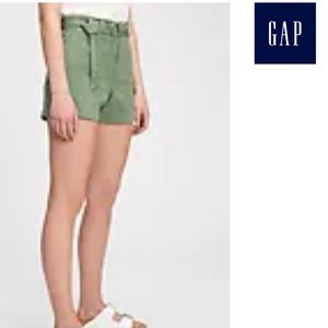 GAP Women’s 4” High Rise Shorts with belt